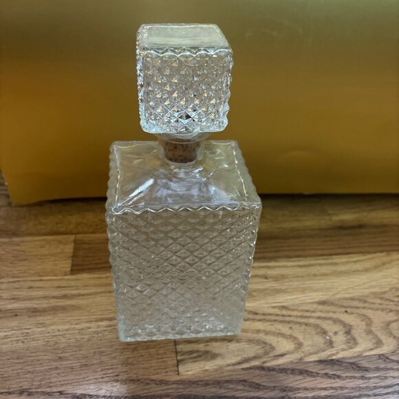 Vintage clear glass diamond point decanter - Picture 2 of 6